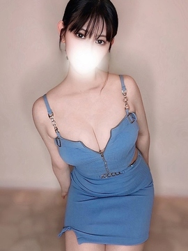 雫乃まいな